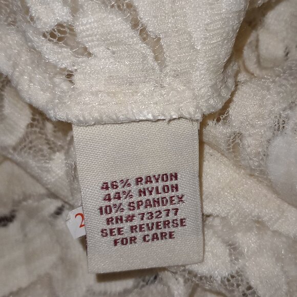 Mudd Scoopneck Lace Blouse (soft clouds like fabric!) - Picture 4 of 5